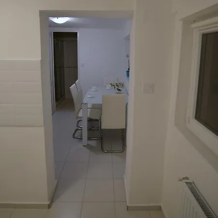 Zsolnay Apartmanhaz Exotic Apartman *
